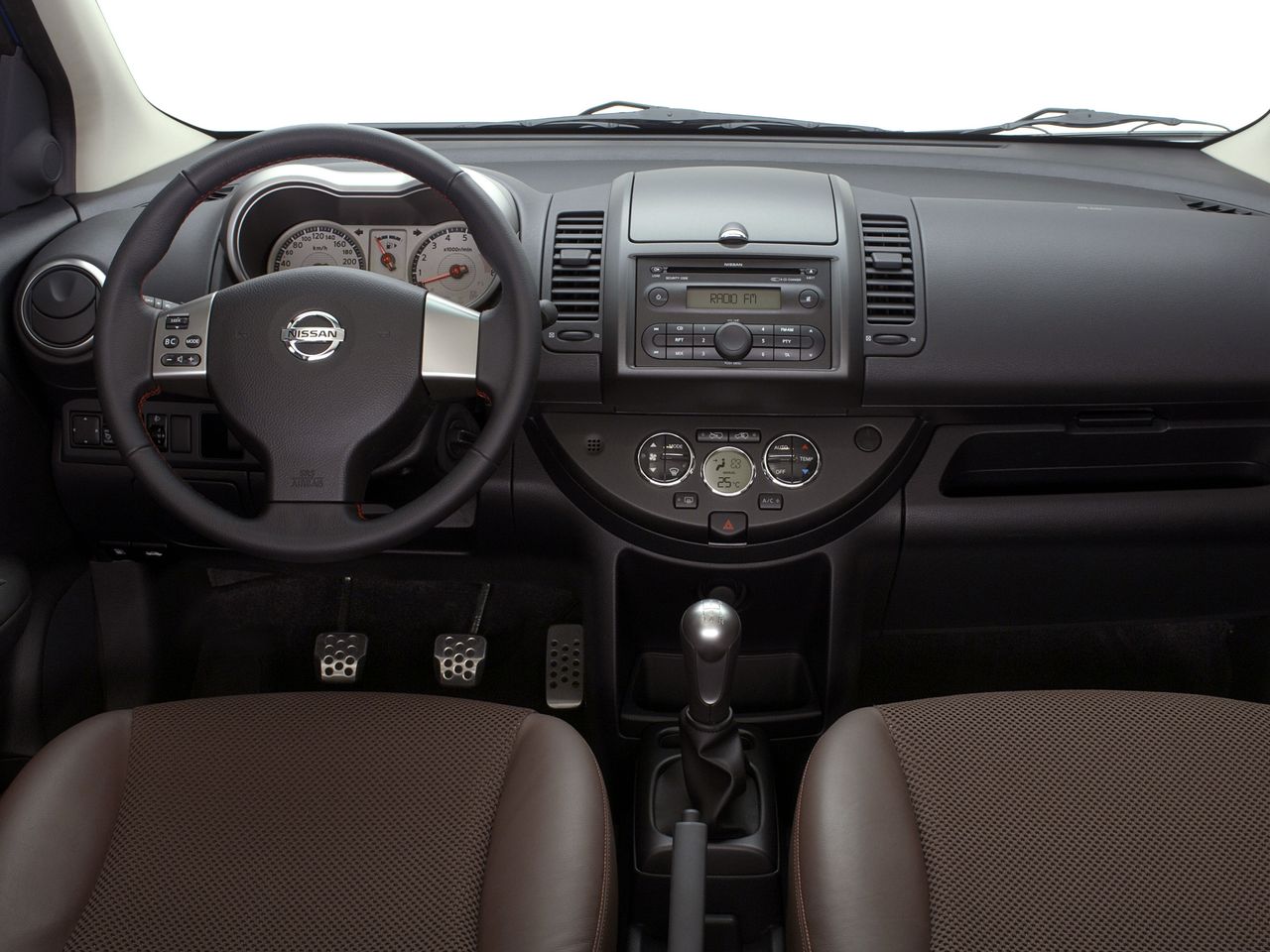 Wnętrze przedliftowego Nissana Note