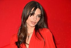 Te buty to dzieło sztuki. Emily Ratajkowski w ognistej czerwieni