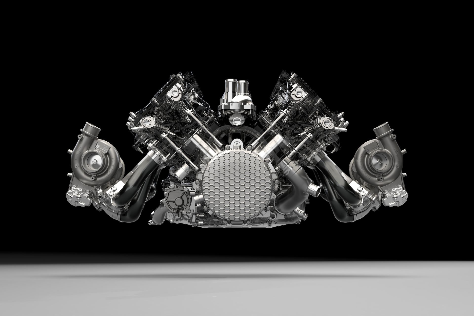 Silnik McLaren MHP-8 z widocznymi turbosprężarkami po bokach