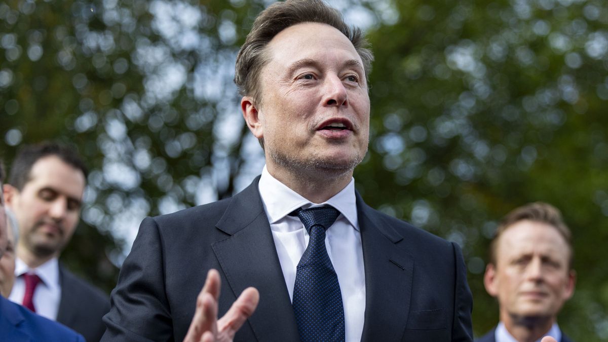 Chief Executive Officer of xAI, Tesla and SpaceX Elon Musk responds to a question from the news media outside the West Wing of the White House in Washington, DC, USA, 29 September 2026. President Trump and leading technology executives spoke to reporters outside the West Wing following a meeting focused on artificial intelligence, innovation and oversight. EPA/SHAWN THEW Dostawca: PAP/EPA.