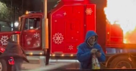 To nie fotomontaż. Ciężarówka coca-coli stanęła w ogniu