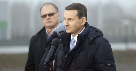 Premier otworzył autostradę i złożył kondolencje rodzinom ofiar pandemii