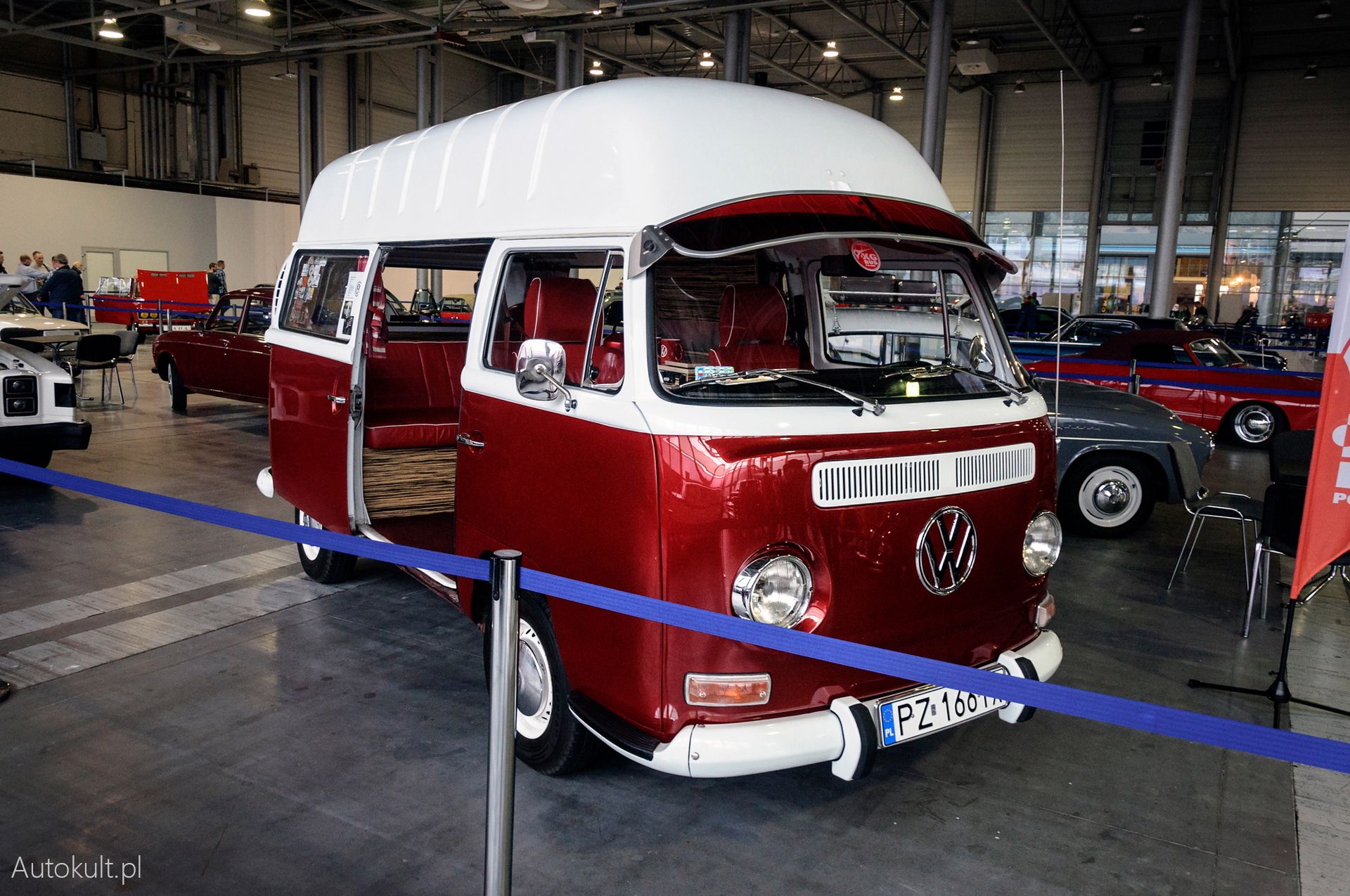 Retro Motor Show przyciągnęło też sporo klasycznych transporterów. Są tu warianty przygotowane na wysoki połysk, jak i egzemplarz w stylu rust.