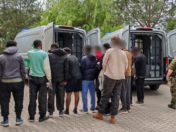 W osobówce było 12 Somalijczyków. Nielegalni imigranci wjechali do Polski z Litwy