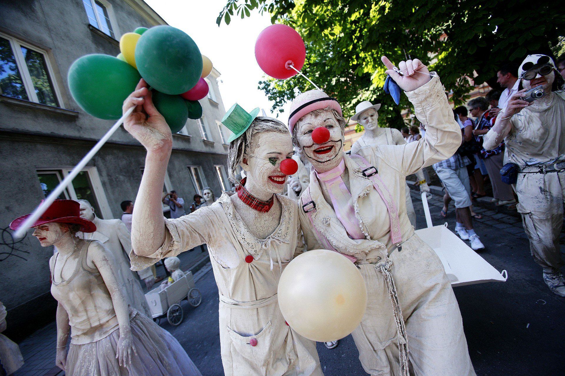 2010 rok i parada glinoludów na Święcie Caramiki w Bolesławcu