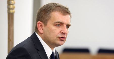 Koronawirus i obostrzenia. Blisko rekordu zakażeń. Bartosz Arłukowicz: w Europie robi się to inaczej