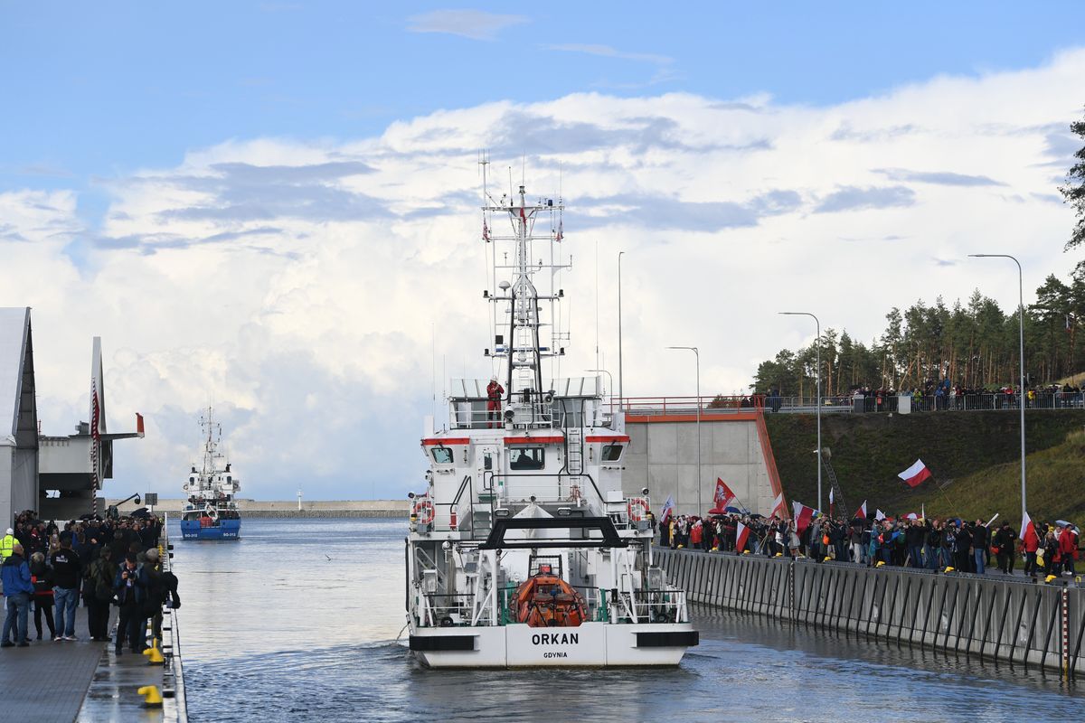 Skowronki (woj. pomorskie), 17.09.2022. Otwarcie kanału żeglugowego przez Mierzeję Wiślaną, 17 bm. w miejscowości Skowronki. (aldg) PAP/Adam Warżawa