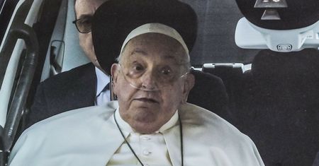 Papież wrócił do Watykanu. Lekarz ujawnia szczegóły walki o zdrowie