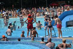 Kompletnie pijana matka wzięła 4-latkę na basen. Zabrało ją pogotowie