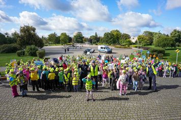 Piła: Pikieta dla bezpieczeństwa. Ponad 400 uczniów przeszło ulicami miasta