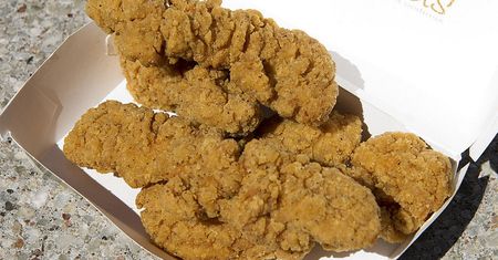 Rodzice domagają się odszkodowania. Zamówiła nuggetsy z McDonald's dla 4-latki