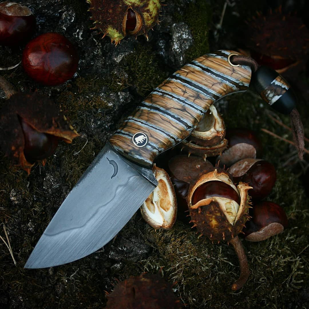 Niesamowity nóż z damastu i zęba mamuta. Polski artysta ofiarował go na aukcję charytatywną