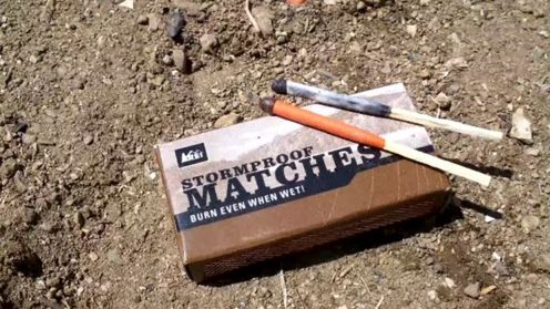 Możesz je deptać, topić i zakopywać, a one i tak nie zgasną [wideo] 1