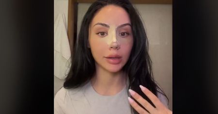 Efekt uboczny kultowego już filmu? Zrobiła sobie "nos Barbie"
