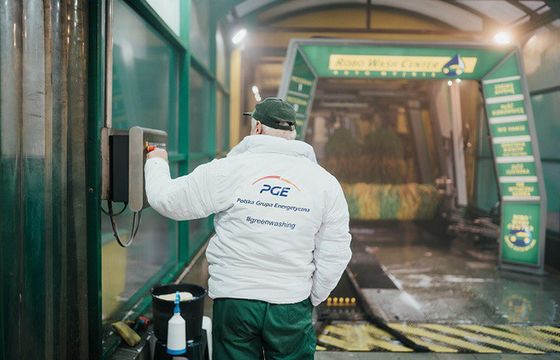 PGE funduje darmowe mycie samochodów (wideo)