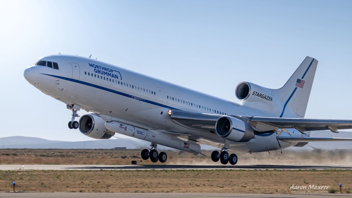 Samolot Stargazer wynoszący rakietę Pegasus XL