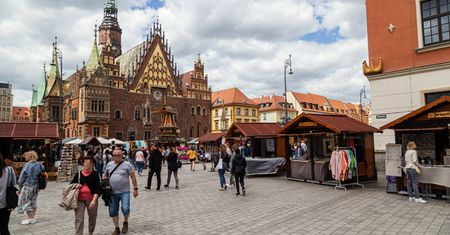 Kosmiczne ceny na jarmarku we Wrocławiu. Pierogi i kiełbasa za kilkadziesiąt złotych