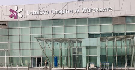 Zatrzymanie na Lotnisku Chopina. 44-latek poszukiwany czerwoną notą Interpolu