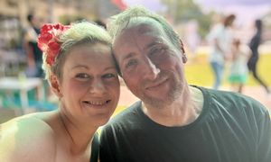 Jest młodsza od męża o 18 lat. Mówi, czym zajmuje się Vincent Clarke