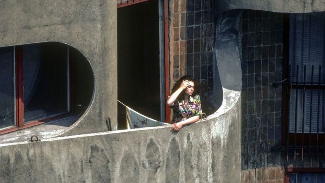 Kim jest tajemnicza kobieta ze słynnego zdjęcia Chrisa Niedenthala?