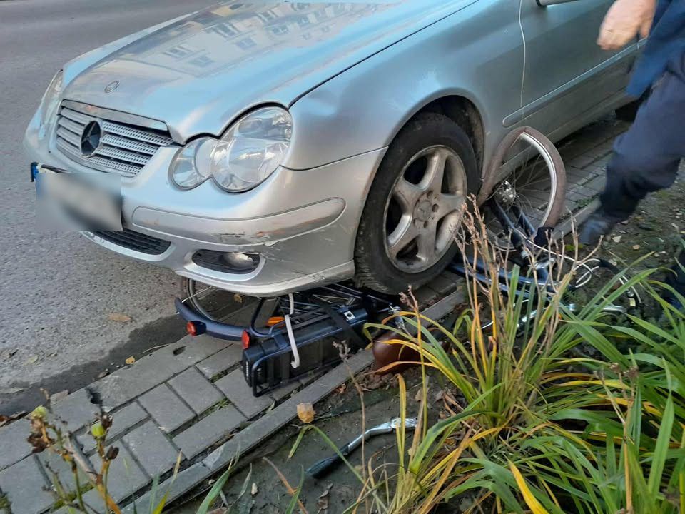 Bychawa: Wypadek w centrum. Kierowca mercedesa wjechał w rowerzystkę