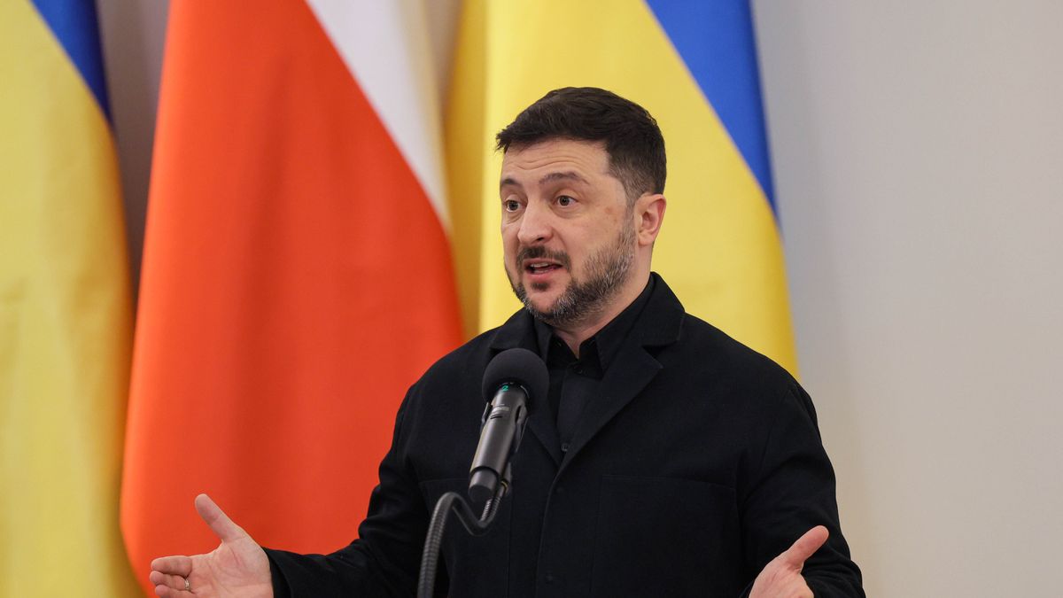 Warszawa, 19.12.2025. Prezydent Ukrainy Wołodymyr Zełenski podczas wspólnego z prezydentem RP Karolem Nawrockim spotkania z przedstawicielami mediów w Pałacu Prezydenckim w Warszawie, 19 bm. Prezydent Zełenski przebywa z jednodniową wizytą w Polsce. (jm) PAP/Paweł Supernak