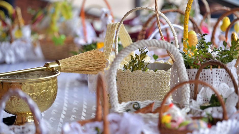 Budy Barcząckie, 03.04.2021. Wielka Sobota. Poświęcenie pokarmów w parafii pw. Matki Bożej z Guadalupe w miejscowości Budy Barcząckie koło Mińska Mazowieckiego, 3 bm. Kościół katolicki obchodzi Wielką Sobotę. Zgodnie z polską tradycją tego dnia święcone są pokarmy na stół wielkanocny. (mr) PAP/Przemysław Piątkowski