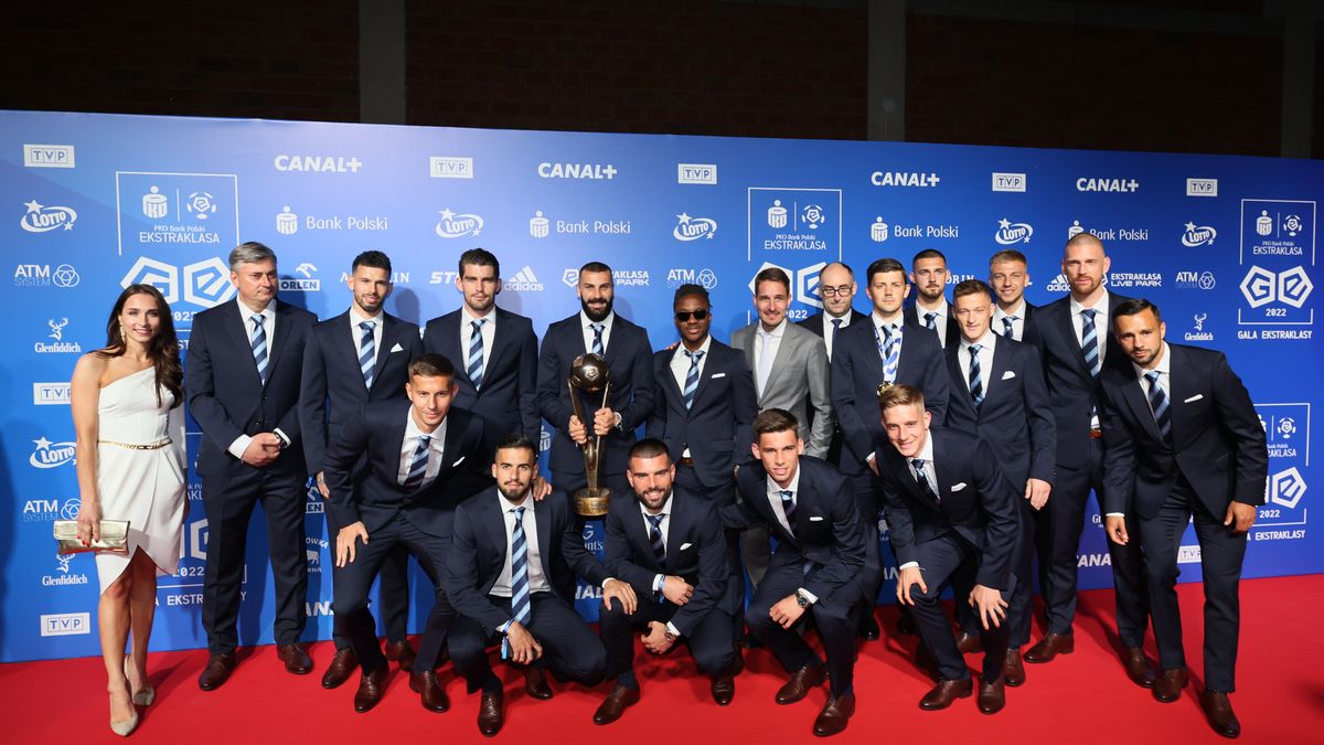 Warszawa, 23.05.2022. Piłkarze nowego Mistrza Polski - Lecha Poznań podczas uroczystej Gali Ekstraklasy zorganizowanej na zakończenie mijającego sezonu w Warszawie, 23 bm. (js) PAP/Leszek Szymański