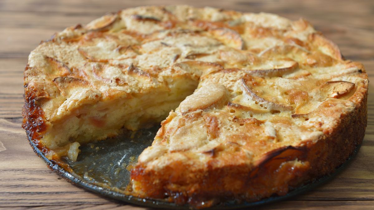 Szybkie i proste ciasto z jabłkami z przepisu Michała Wrzoska