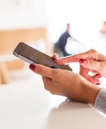 Rośnie liczba wymuszeń online i ataków na urządzenia mobilne