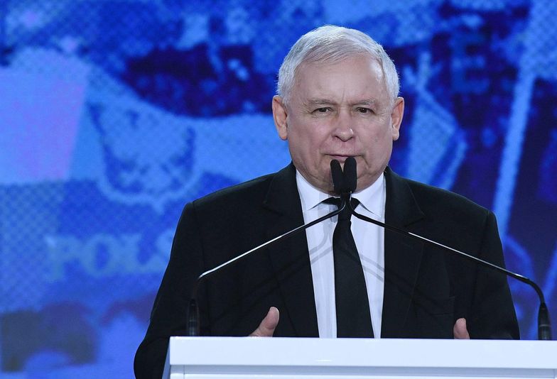 Proponowane przez Jarosława Kaczyńskiego cięcia samorządowych pensji okazały się być jedynie teorią.