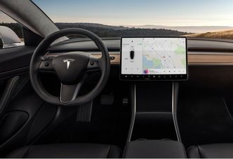 Amerykański wizjoner zaliczył wpadkę. Odradzają zakup tesli