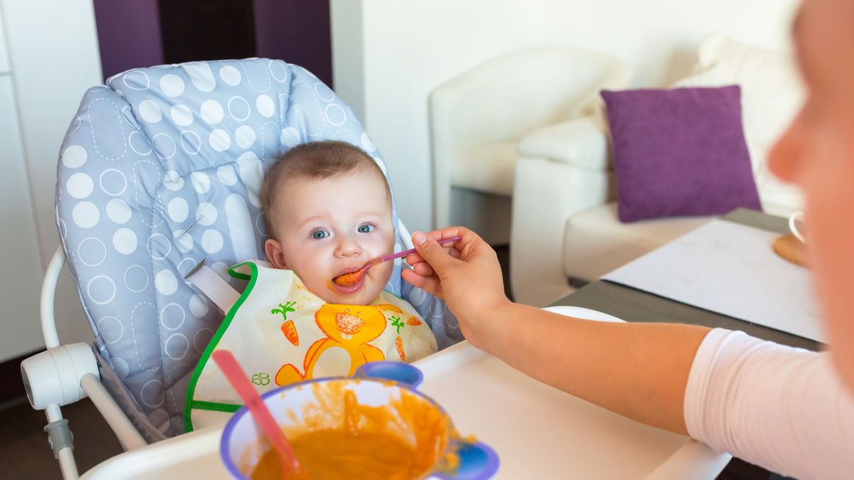 Rozszerzenie diety niemowlaka, czyli co możemy podać dziecku po 4. miesiącu życia