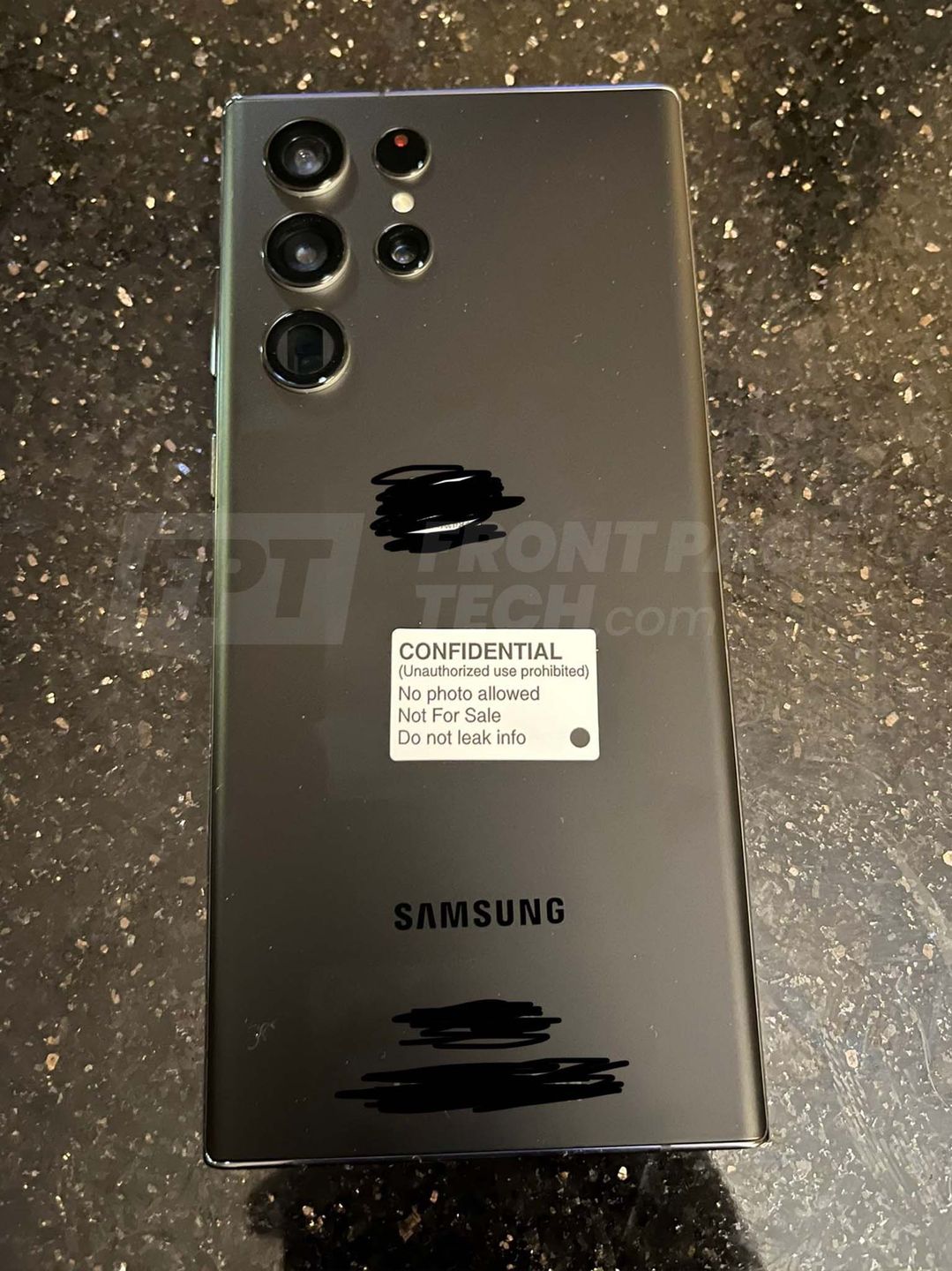 Samsung Galaxy S22 Ultra przyłapany na zdjęciach. Przecieki o rysiku się potwierdzają 2