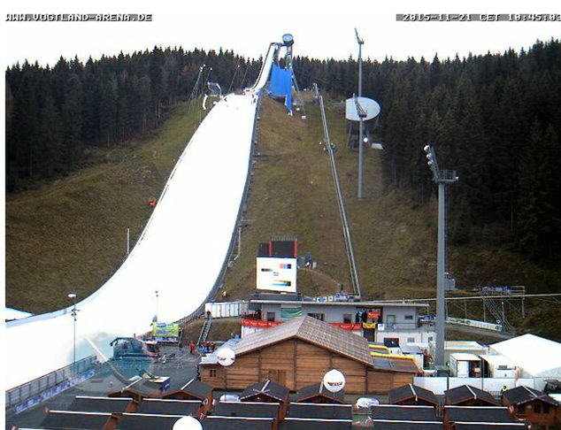 Tak wyglądała Vogtlandarena po 10:30 w sobotę (fot. www.weltcup-klingenthal.de/webcam/webcam)