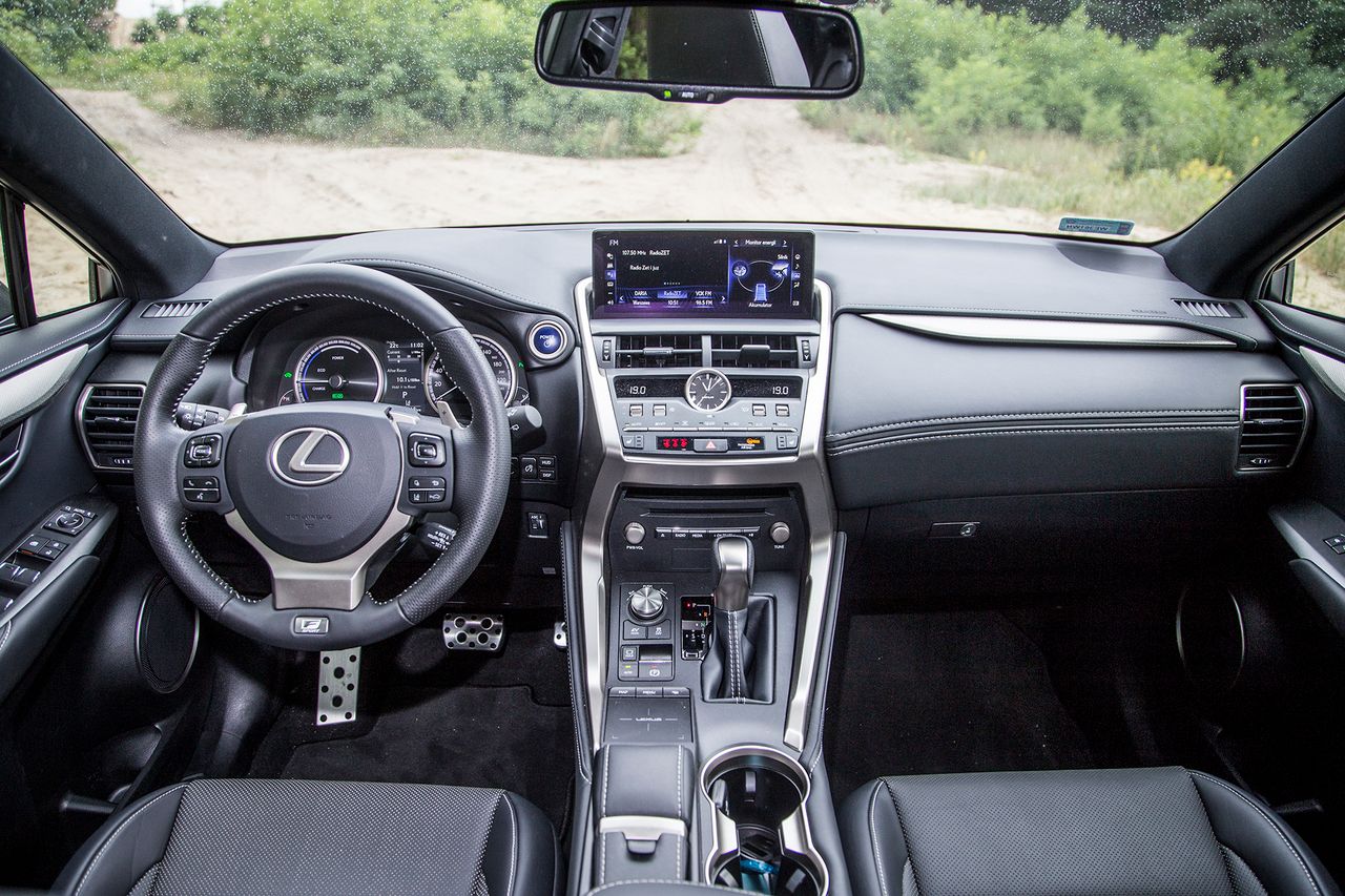 Lexus NX - wnętrze (fot. Mateusz Żuchowski)