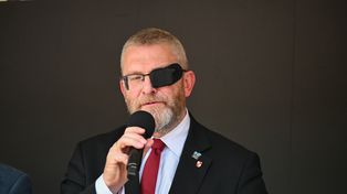 Awantura w Piasecznie. Biblioteka odwołuje spotkanie z jego udziałem