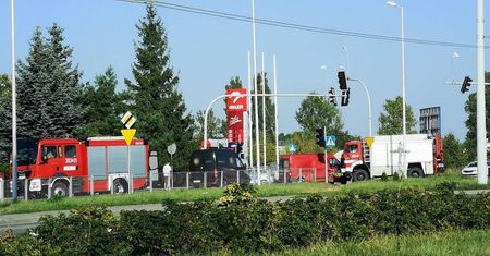 Bus firmy kurierskiej zderzył się z innym busem na skrzyżowaniu. Jedna osoba trafiła do szpitala