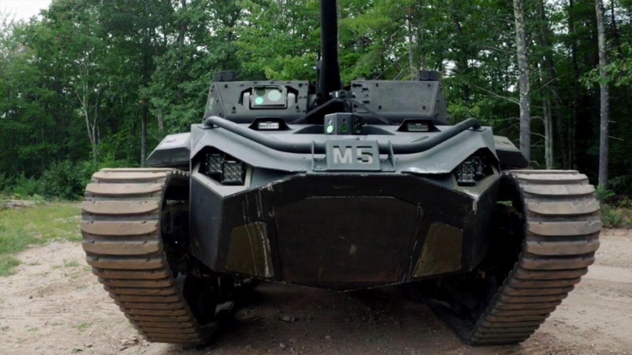 USA. Pierwszy średni robot bojowy Ripsaw M5 trafił do armii