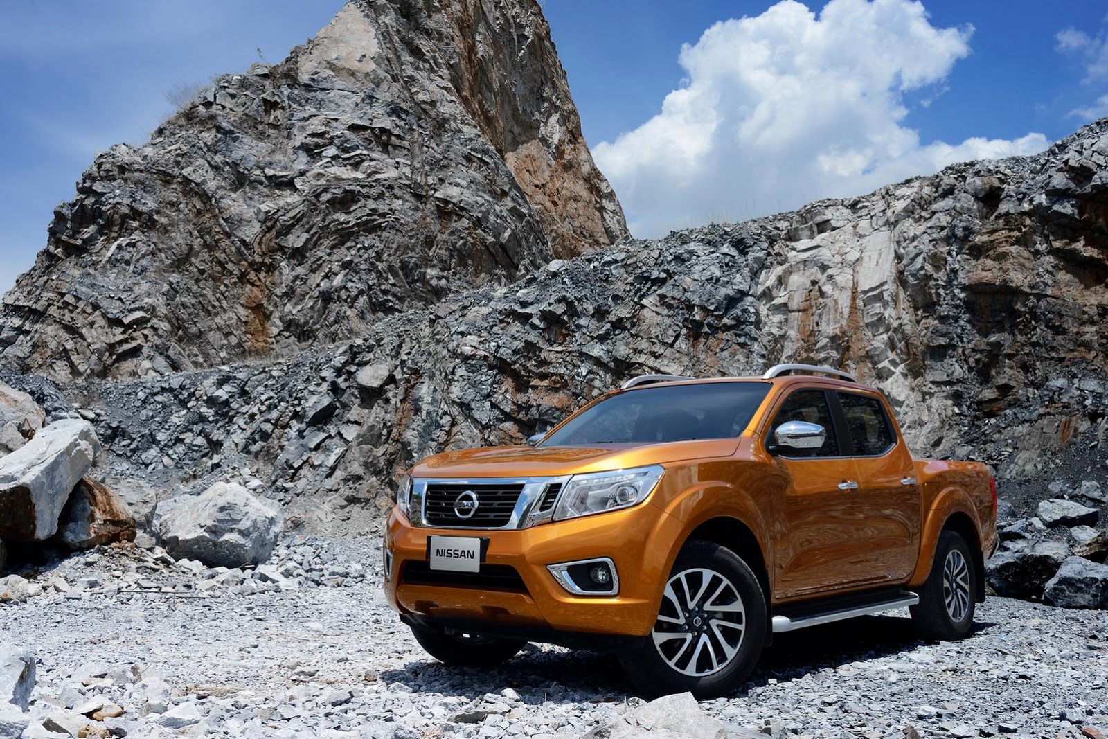 Nowy Nissan Navara - obszerna galeria producenta 30
