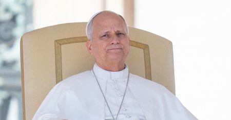 Papież Leon XIV już po operacji płuca. Wiadomo, jak się czuje