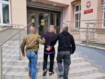 18-latek może trafić do więzienia na 20 lat. Napadł w parku na mężczyznę i groził mu nożem