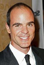 "House of Cards": Michael Kelly w domku z kart
