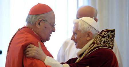 Abdykacja papieża. Jak Benedykt XVI będzie ubierał się po niej?