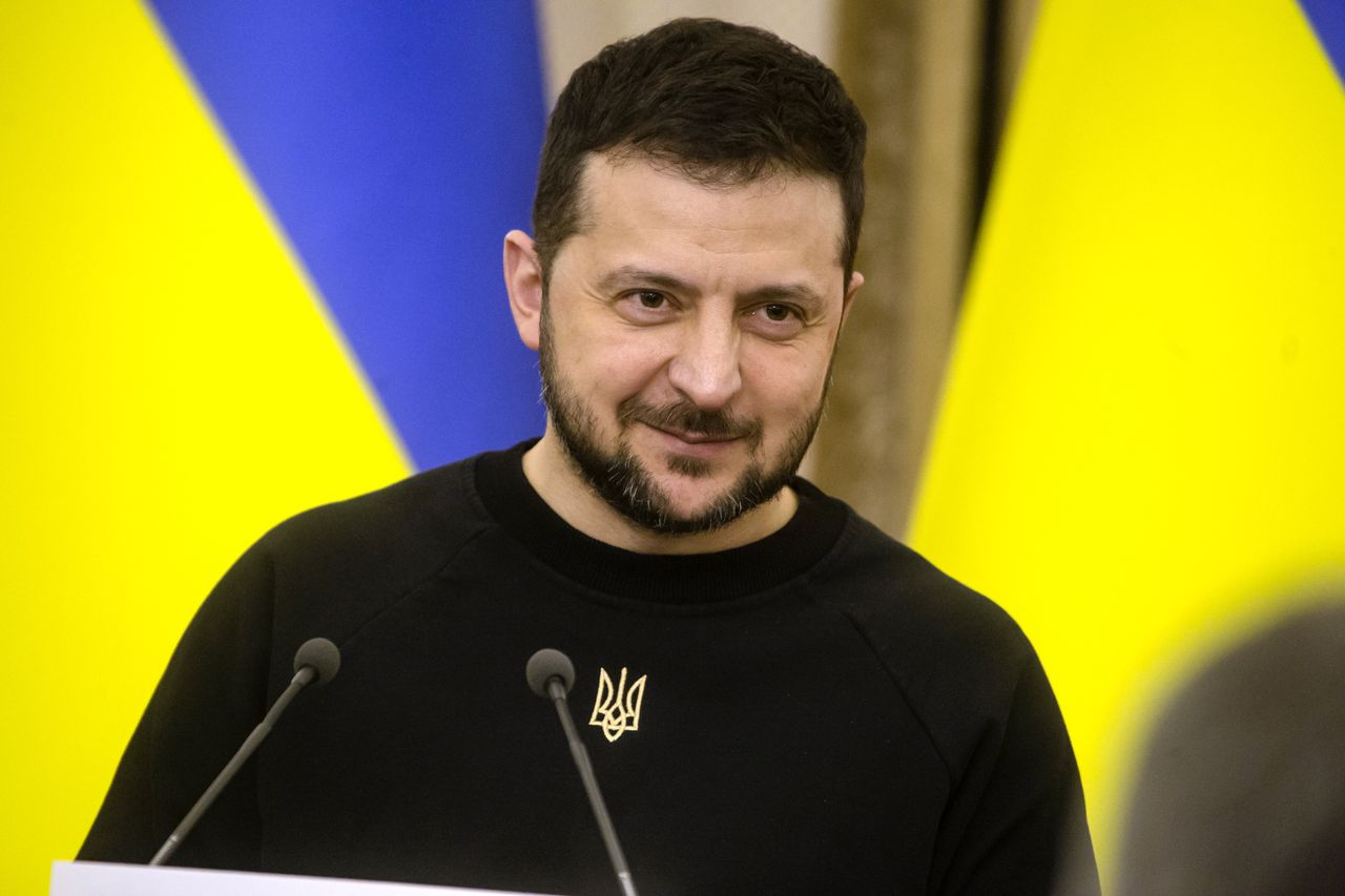 Ukraine courts Trump with military and resource proposals