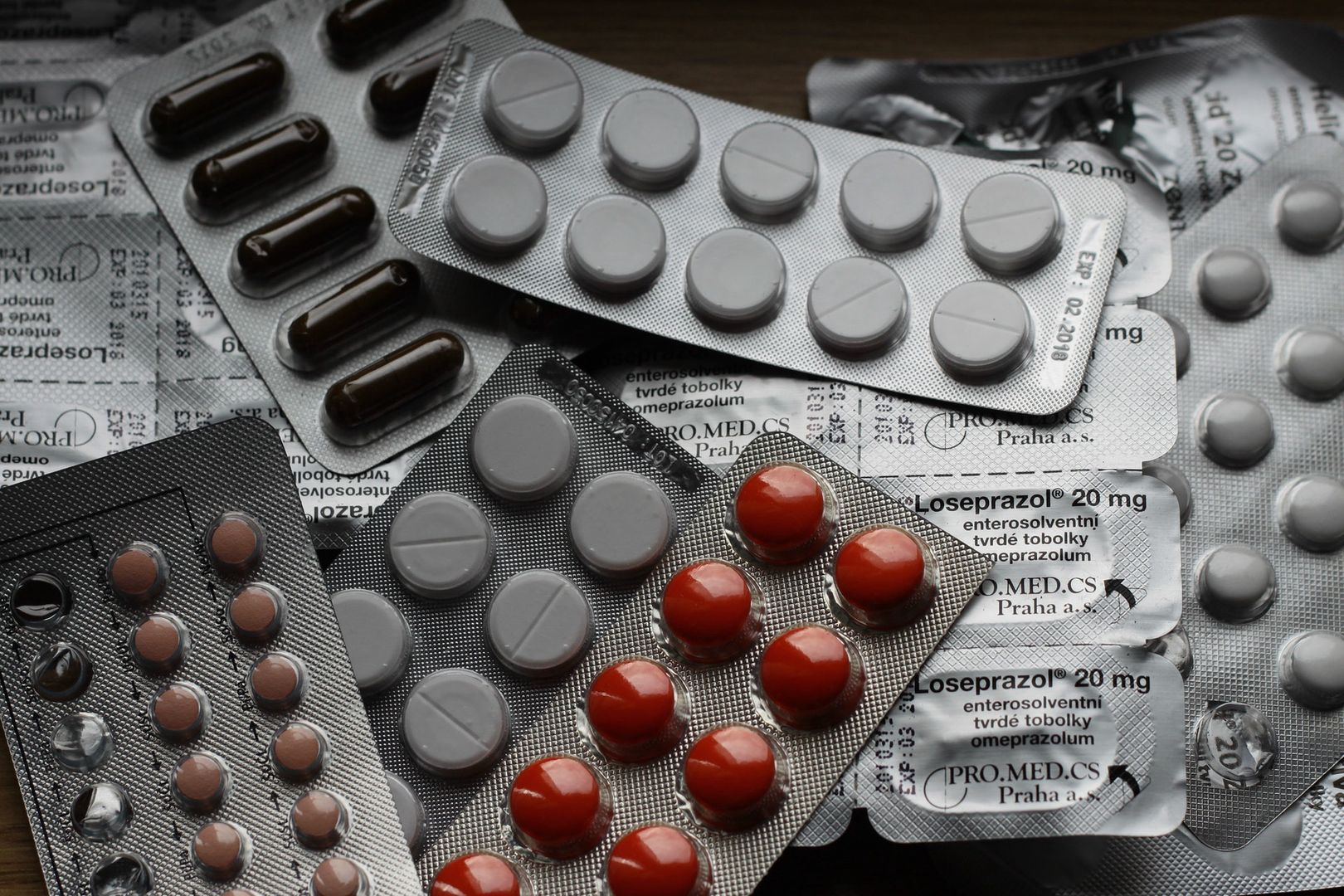 Uboczne skutki paracetamolu. Badacze ostrzegają przed znanym lekiem