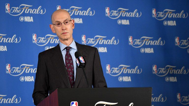 Komisarz NBA Adam Silver dał finalistom więcej odpoczynku, ale czy przez to finały nie straciły na oglądalności?