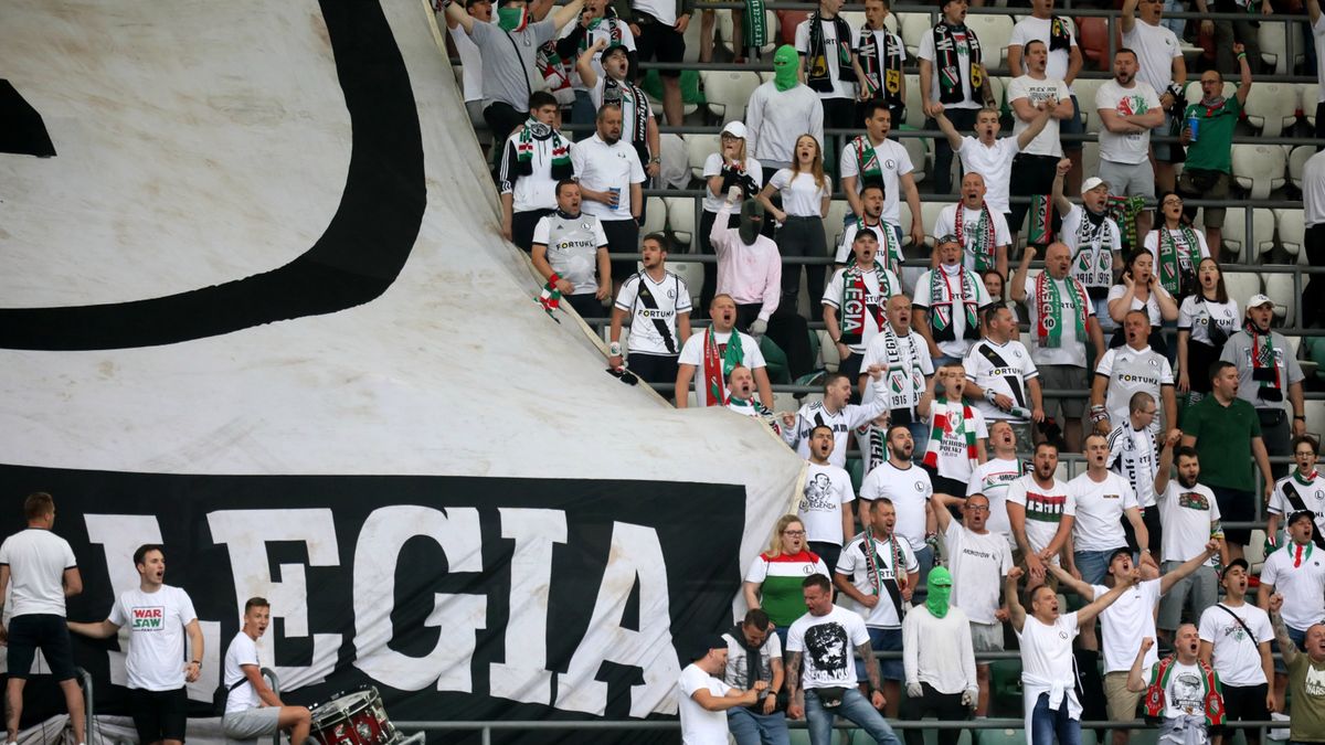PAP / Leszek Szymański / Na zdjęciu: kibice Legii Warszawa podczas meczu grupy mistrzowskiej piłkarskiej Ekstraklasy ze Śląskiem Wrocław