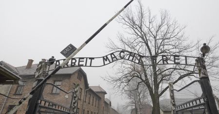 Obóz zagłady Auschwitz-Birkenau. To dlatego Niemcy założyli go w Oświęcimiu