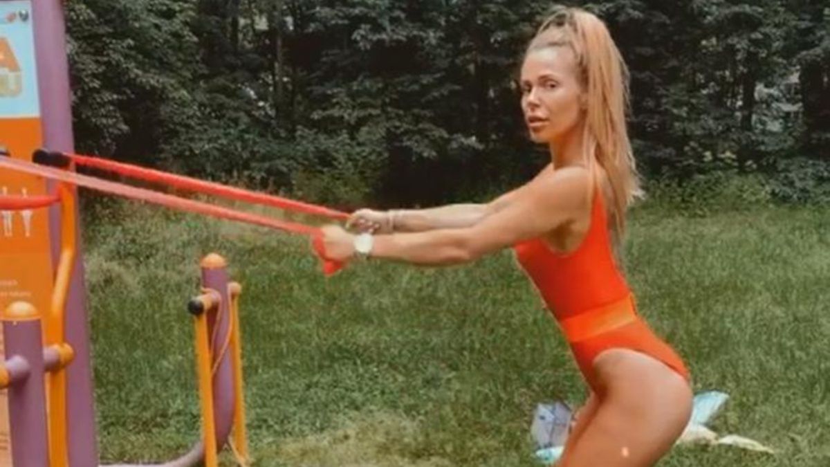 Doda ćwiczy na łonie natury